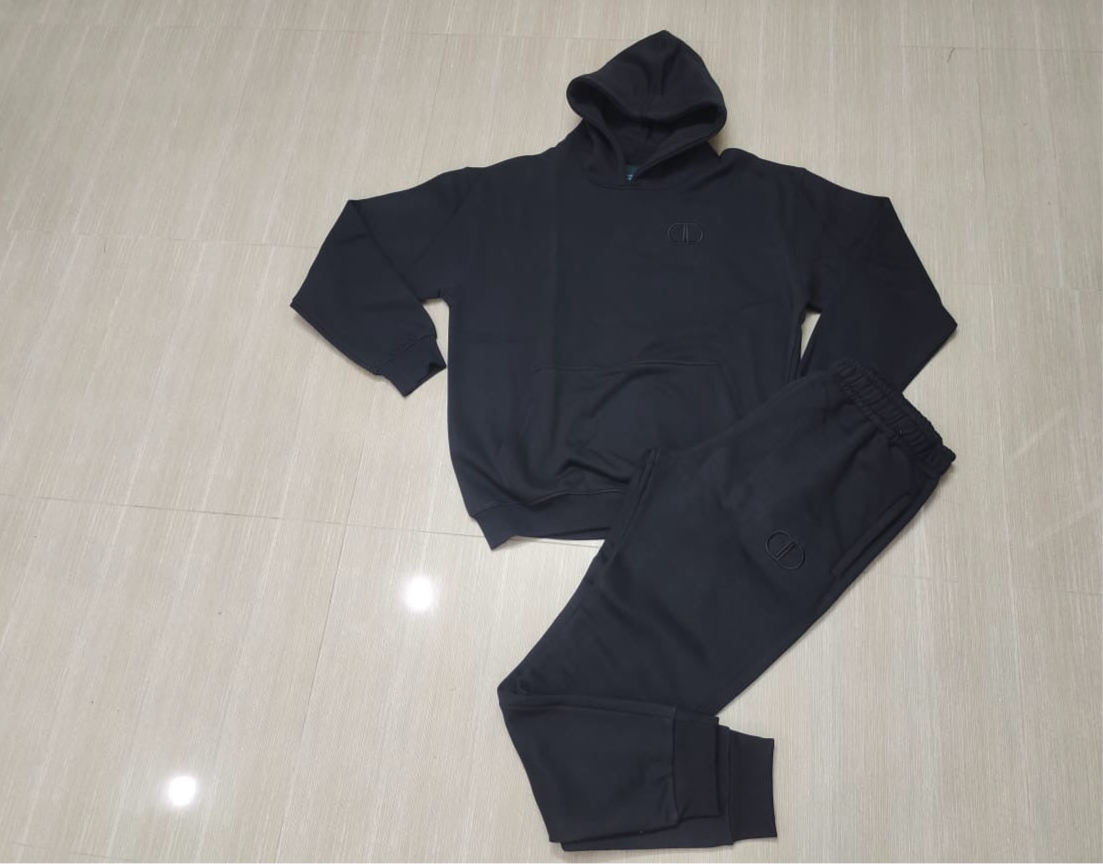 BLACK SWEATSUIT